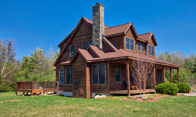 North Pole House | TOP RATED SKI LODGE/HOT TUB/MOUNTAIN VIEWS