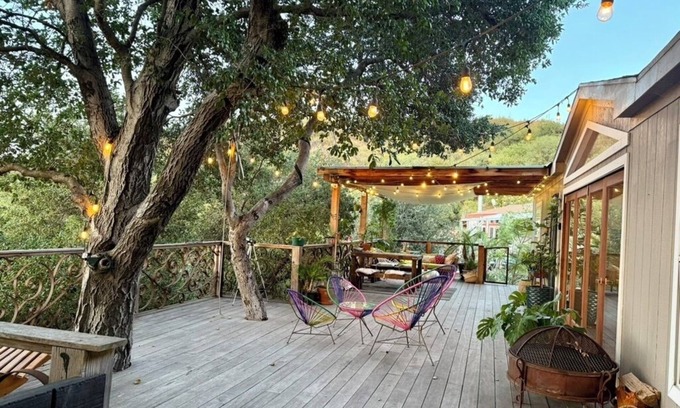 Woodland Hills House | Topanga getaway, stunning views, outdoor areas. Family & pet friendly, fast wifi