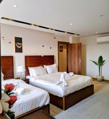Kafrat al Jabal Bed & Breakfast | Topaz pyramids view