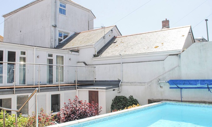 Salcombe Cottage | TOPSIDE, pet friendly, country holiday cottage, with pool in Salcombe