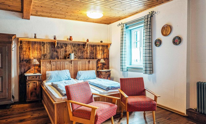 Altaussee Apartment | Torberg Apartment | Kitchen | Parking
