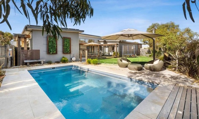 Torquay House | Torquay Sands Resort Style Home With Pool