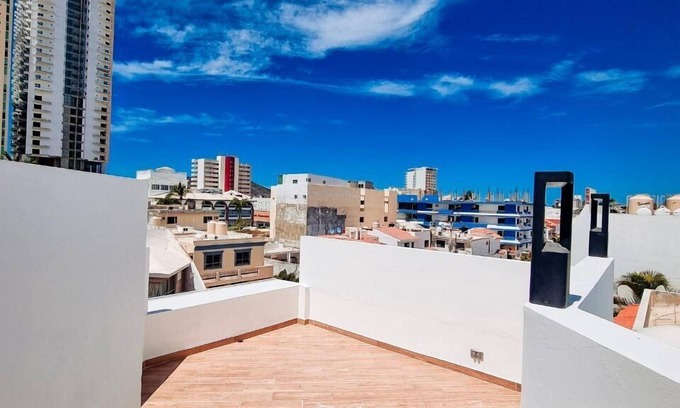 Federico Velarde Resort | Torre Calamar a pasos de la Playa
