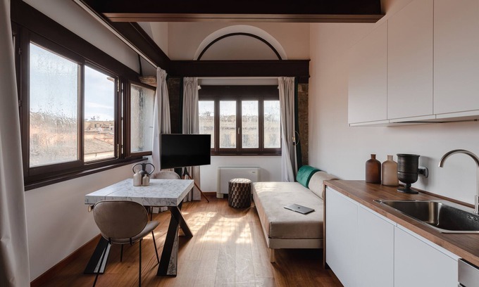 Rome City Centre Apartment | Torre Capranica