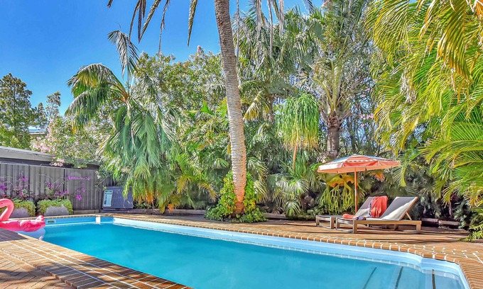 Merewether House | "Tosca" Elegant Merewether Beach House with Pool