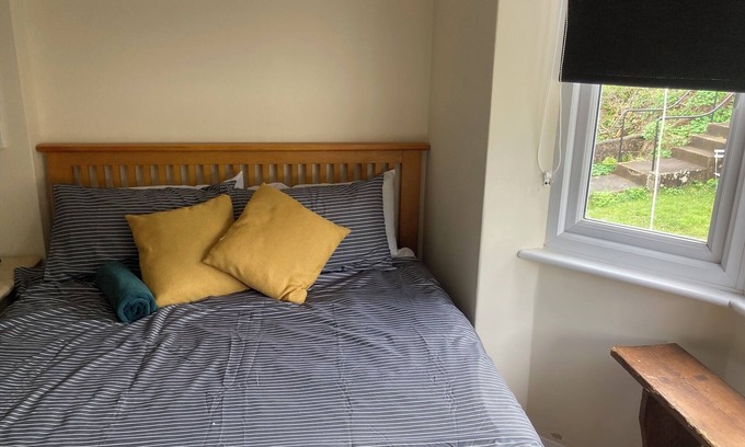 Totnes House | Totnes 4 Bed Family HomennShort Walk into the centre