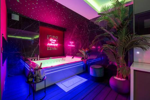 Le Busca Apartment | Toulouse Love room, suite avec spa privatif