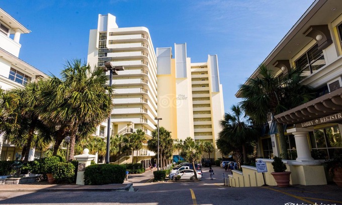 Myrtle Beach Resort | Tower Oceanview Junior Suite - Sea Crest Resort