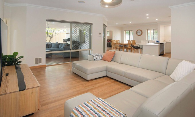 Busselton House | Town Central Entertainers Delight