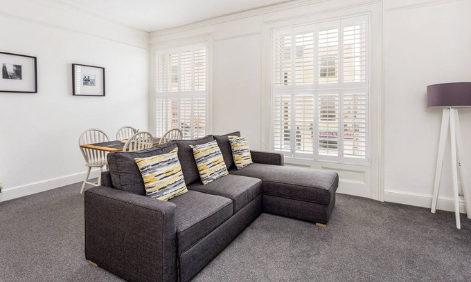 Cheltenham Apartment | Town Centre Apartment