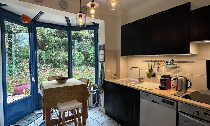 Universite House | Town house with garden and parking
