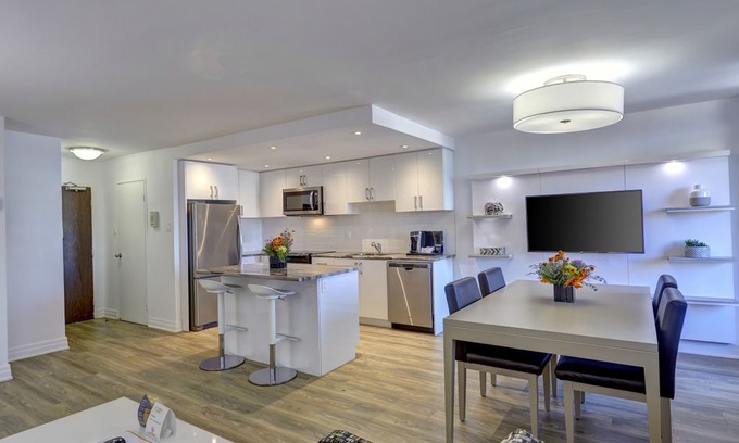 Church and Wellesley Hotel | Town Inn Suites Toronto - Luxury Suite, Two Double Beds