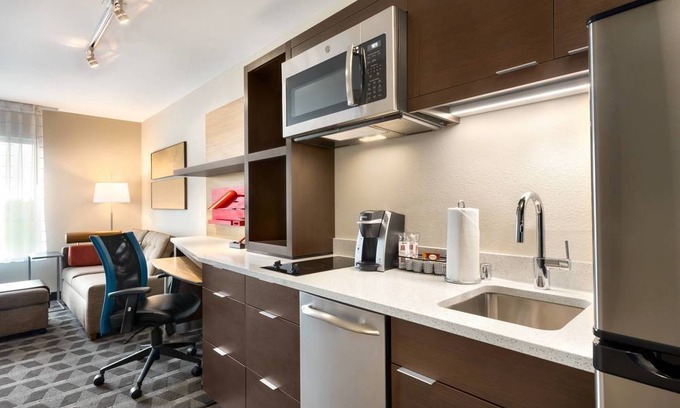 Grafton Hotel | TownePlace Suites by Marriott Milwaukee Grafton