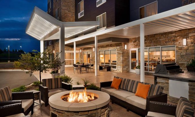 Grafton Hotel | TownePlace Suites by Marriott Milwaukee Grafton