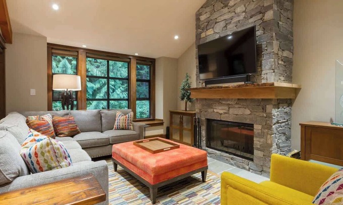 Blackcomb House | Townhome by golf course w/hot tub & fireplace