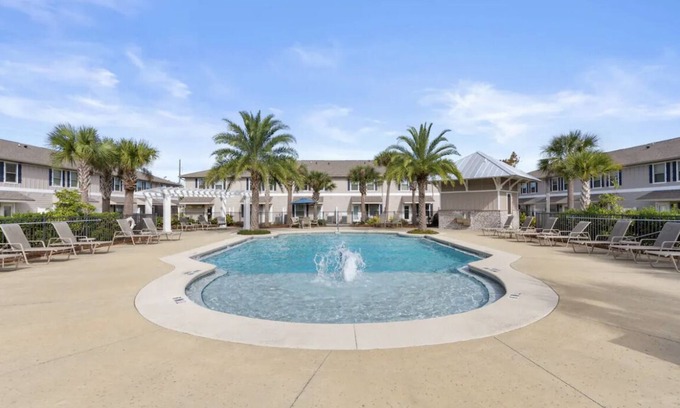 South Pensacola House | Townhome in Downtown Pensacola w/POOL