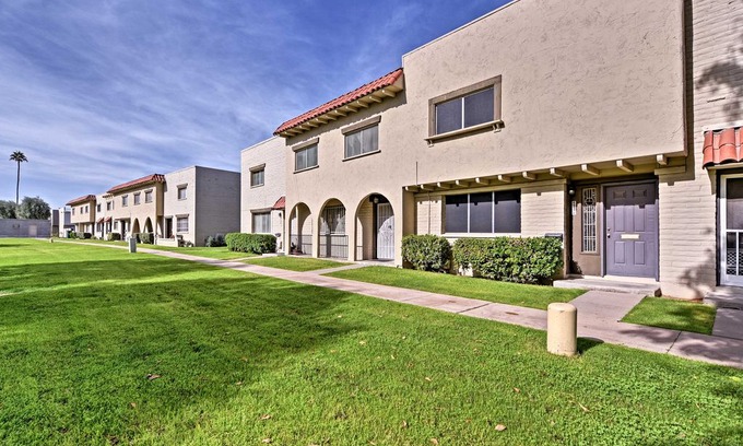 Casa Granada Townhouses House | Townhome w/Pool Access-Walk to Old Town Scottsdale