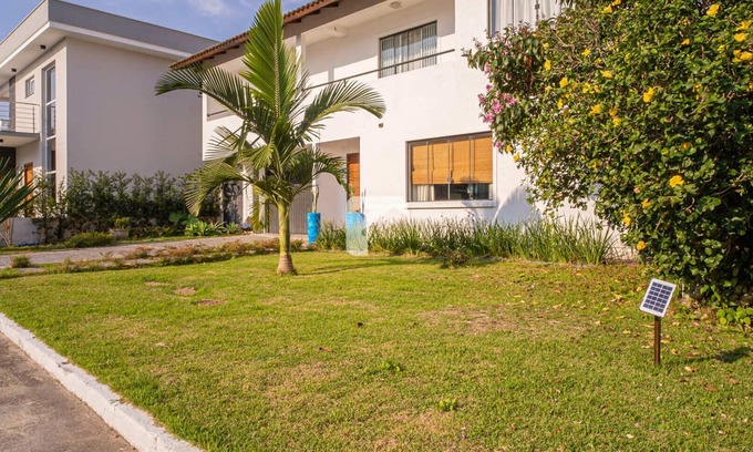 Cachoeira do Bom Jesus Villa | Townhouse in a condominium in Florianópolis