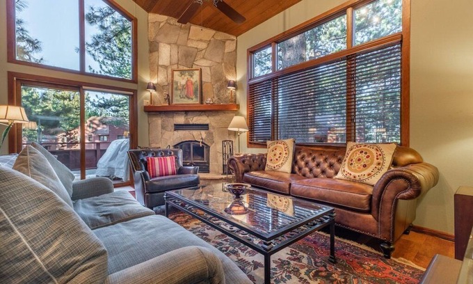 Mammoth Lakes House | Townhouse Art Gallery in Mammoth's Best Location