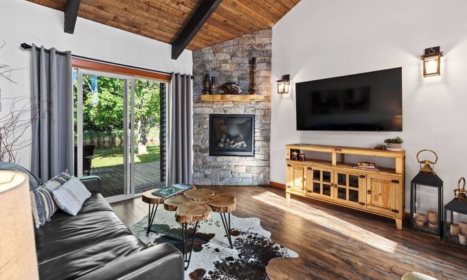 Sandpoint House | Townhouse in Private Lakeside Community