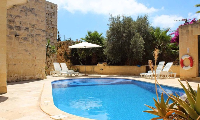 Xaghra Villa | Traditional Farmhouse with Pool