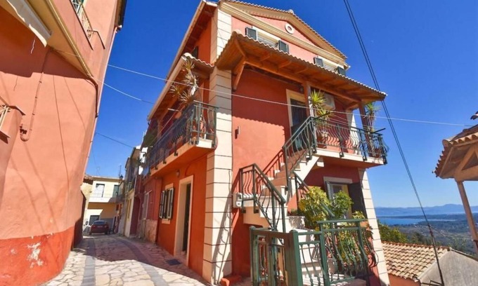 Chlomos House | Traditional House with Amazing View