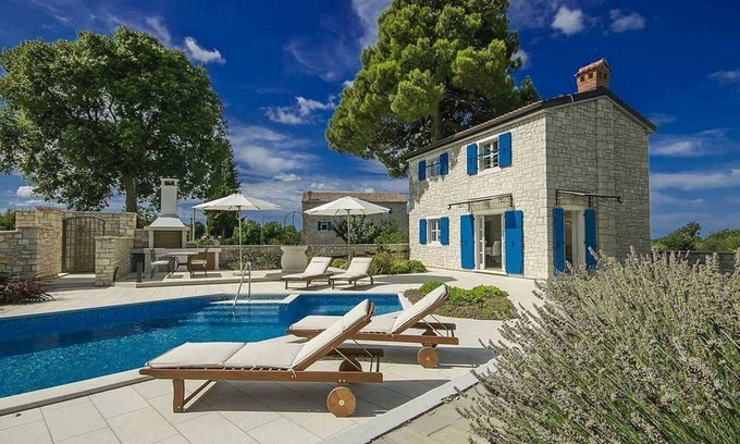 Sveti Lovrec House | Traditional Istrian stone villa with private pool and hydromassage corner