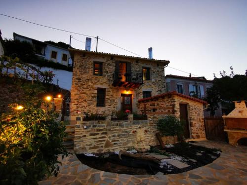 Kali Vrysi House | Traditional stone guesthouse