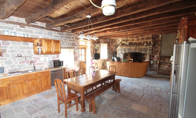 Noailhac Cottage | Traditional stone house with Jacuzzi, fireplace *