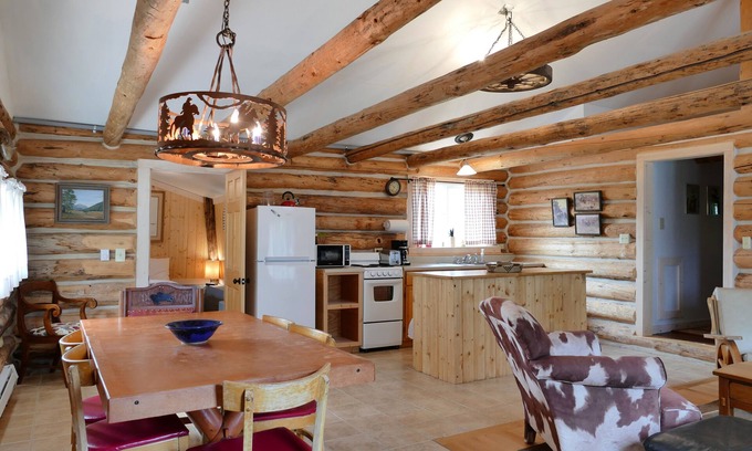 Wapiti Hotel | Trail Shop Inn