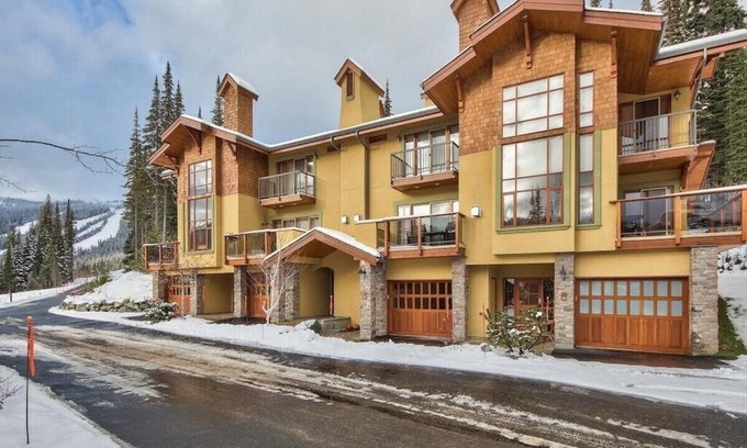 Sun Peaks Apartment | Trails Edge #56 By Bear Country