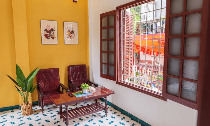Hoan Kiem House | Train Street View- Hanoi Old Quarter- Tranquil Nest with King-sized bed