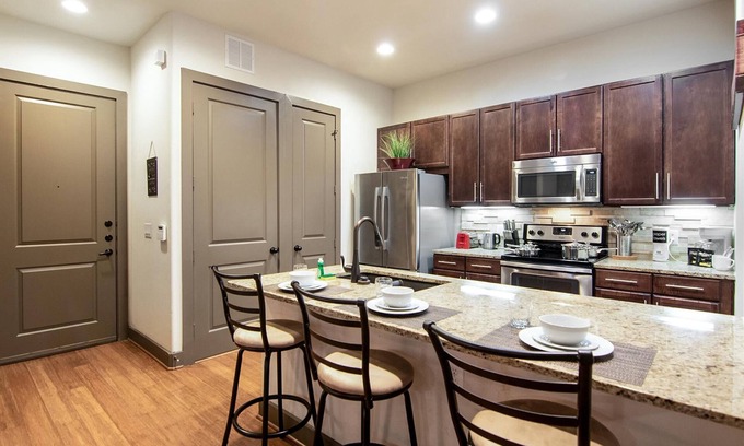 The Galleria Apartment | Tranquil 2-bedroom apartment with AC, fitness room in Houston