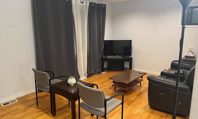 Renfrew-Collingwood House | Tranquil 2-bedroom house in Vancouver
