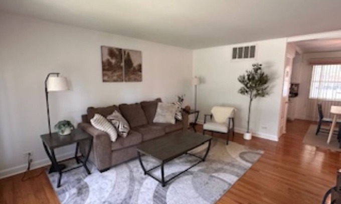 Elk Grove Village House | Tranquil 3-bedroom house with AC in Elk Grove Village