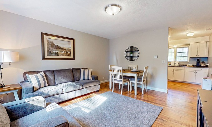 Oak Grove House | Tranquil & charming retreat with patio & W/D - near river access, parks & trails