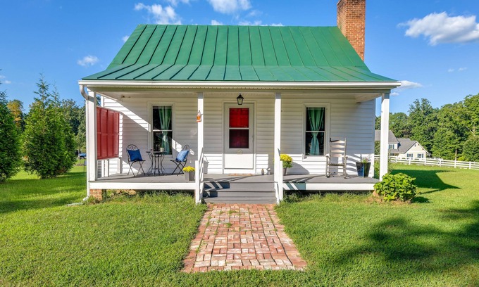 Midlothian Cottage | Tranquil Cottage in Virginia Countryside w/Pond!
