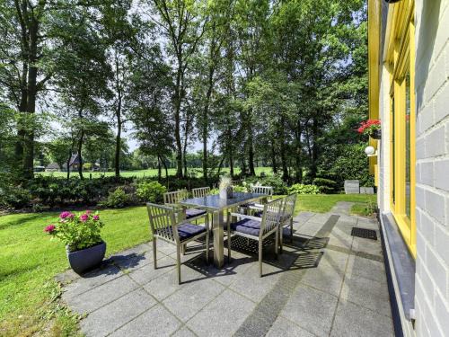 Municipality of Dalfsen House | Tranquil Getaway in Dalfsen