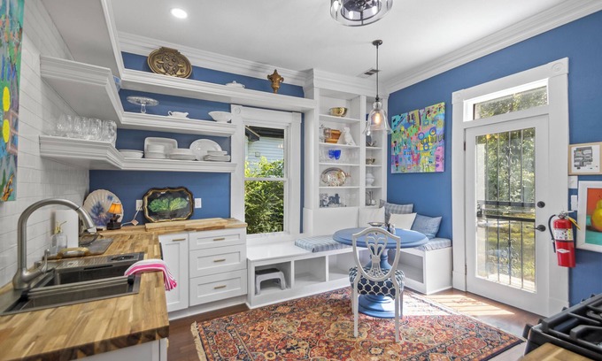 Hillcrest Cottage | Tranquil Hillcrest cottage close to most attractions in charming Little Rock