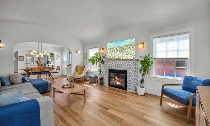 Los Angeles House | Tranquil & Light-Filled 3BR Retreat in El Sereno