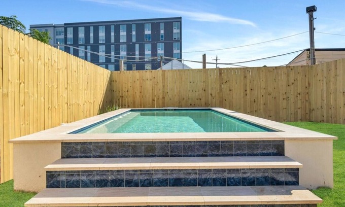 Tulane - Gravier Apartment | Tranquil Mid-City Oasis: 4BR, 3BA ,Gated Pool, Shared Backyard, Parking - Perfect NOLA Getaway!