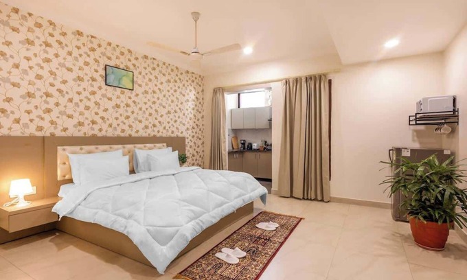 Gurugram Apartment | Tranquil Nest in Gurgaon w/balcony