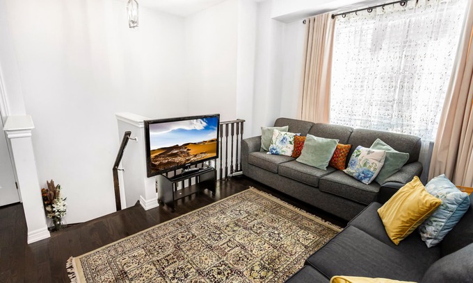 East Credit House | Tranquil Oasis ~ Spacious 4BR ~ Mississauga