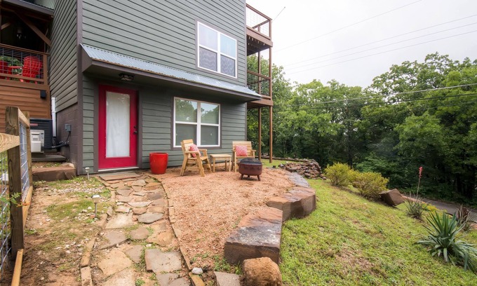 Pottsboro Apartment | Tranquil Pottsboro Studio w/Fire Pit, Forest View