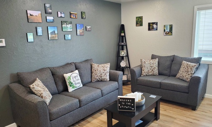 Lake Park House | Tranquil setting 15 Miles from Iowa Great Lakes - Fully Furnished with Game Room