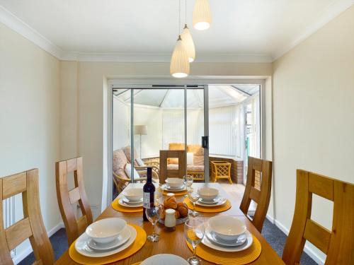 Telford House | Tranquil Telford Retreat - 3 Bedroom House