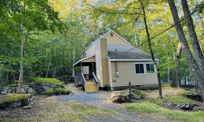 Lackawaxen House | Tranquility in the Pocono mountains of Masthope and Ski Big Bear.