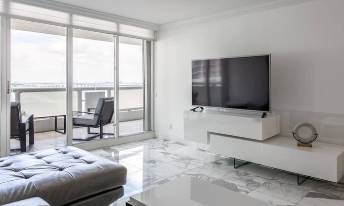 Downtown Miami Apartment | Tranquility on the Bay