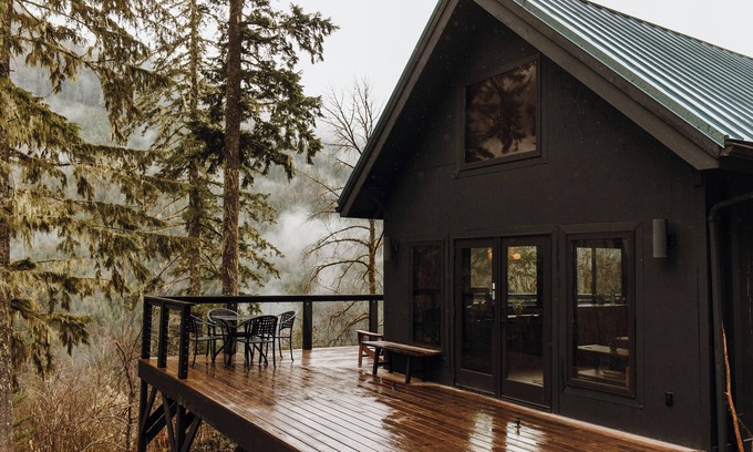 Marblemount Cabin | Tranquility View - Off Grid Scandinavian Luxury