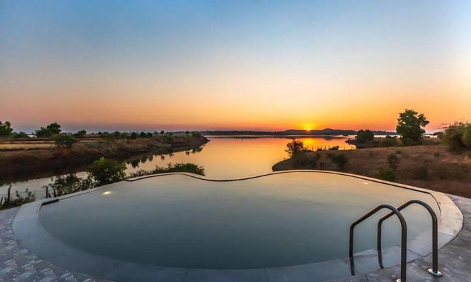 Alwand Villa | Travalong Yamir - 3 BHK Infintiy Pool Villa